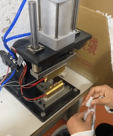 Manual Plastic Spout Pouch Insert Sealing Machine