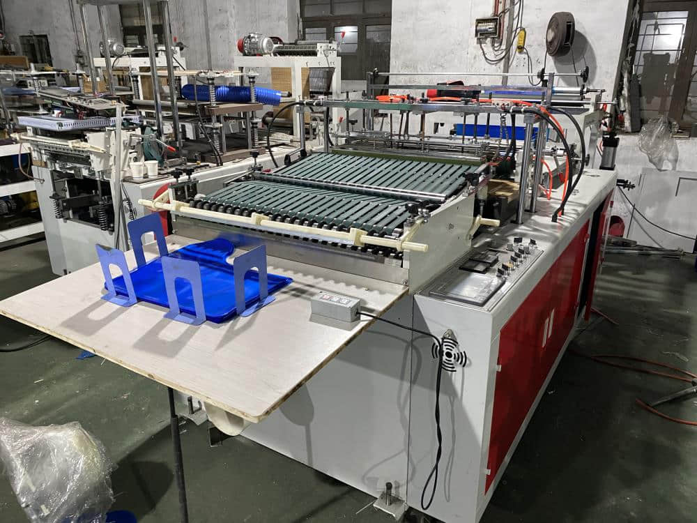 PE Disposable Plastic Boot Cover Making Machine 38-45 Size Waterproof