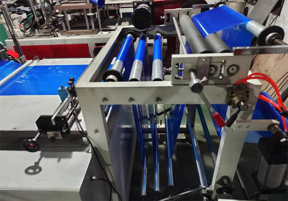 PE Disposable Plastic Boot Cover Making Machine 38-45 Size Waterproof