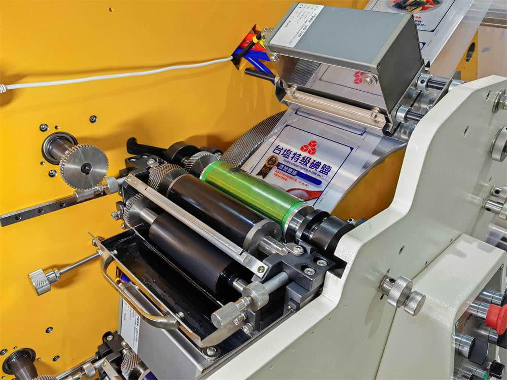 Automatic 6-12 Colors Label Paper CI Flexographic Printing Machine for Roll Label Stickers